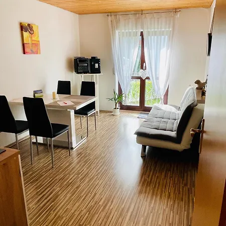 Appartement Kleine Ein Mit Gartenanlage