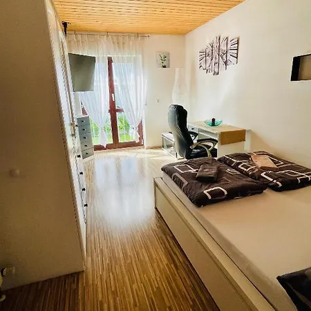 Appartement Kleine Ein Mit Gartenanlage